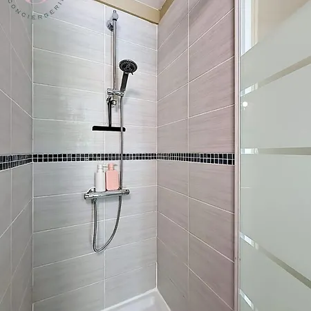 Apartment Au Coeur De - Appt 1 *